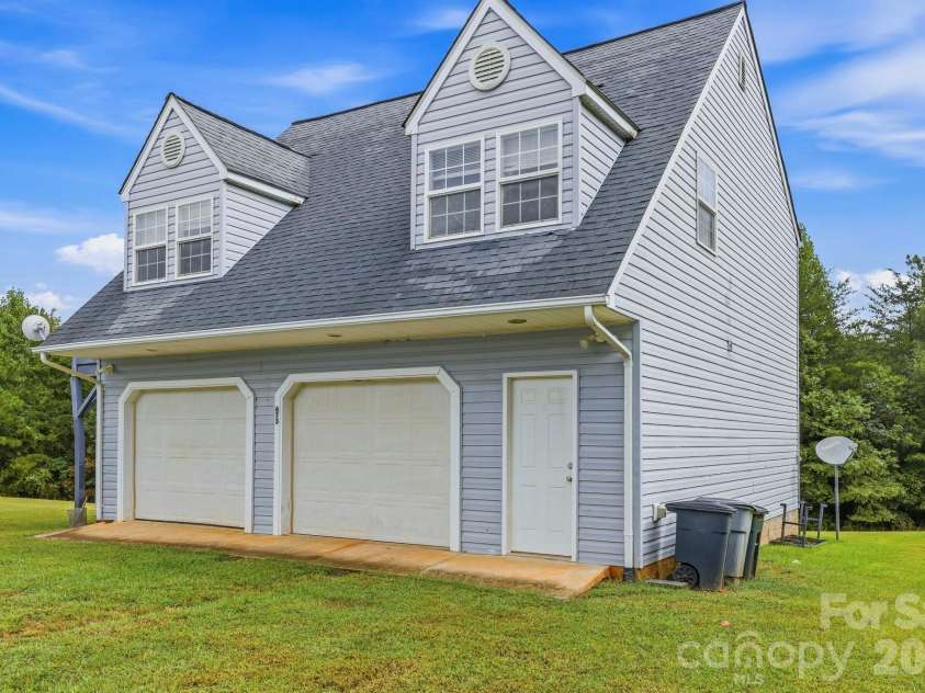 671 Mud Cut Loop, Marion, NC 28752.  MLS# CAR4426296, YatesRealty ID 53470. Detached Garage and Guest Apartment
