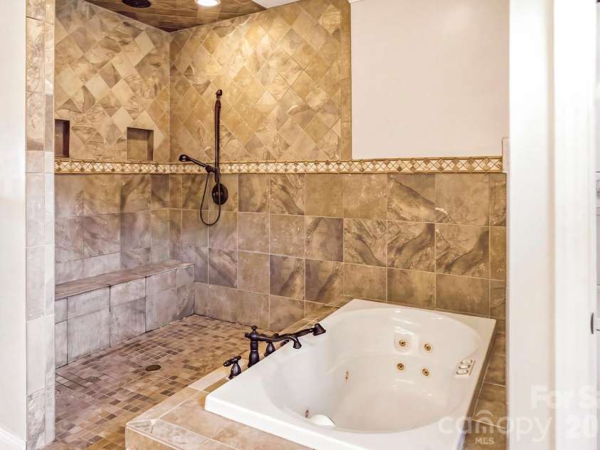 671 Mud Cut Loop, Marion, NC 28752.  MLS# CAR4426296, YatesRealty ID 53470. En Suite bath/shower