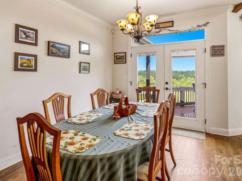 671 Mud Cut Loop, Marion, NC 28752.  MLS# CAR4426296, YatesRealty ID 53470. Informal Dining