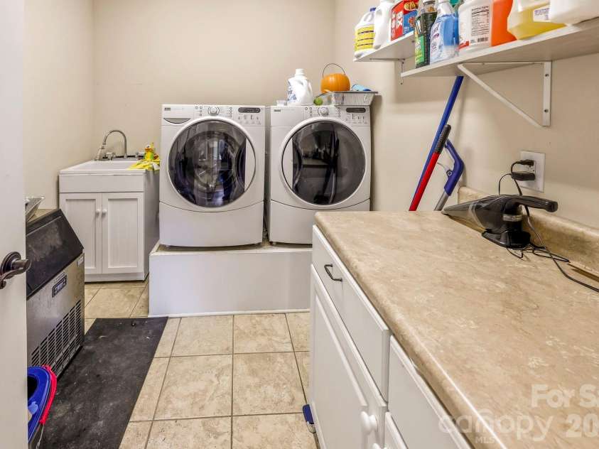 671 Mud Cut Loop, Marion, NC 28752.  MLS# CAR4426296, YatesRealty ID 53470. Main Laundry