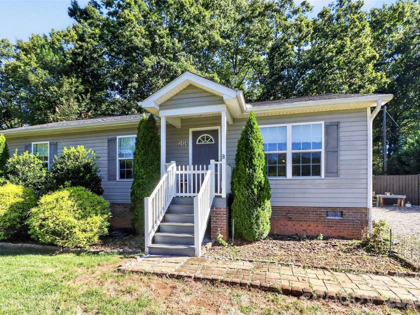 2454 Oak Valley Lane, Maiden, NC 28650.  MLS# CAR4428248, YatesRealty ID 53475. 