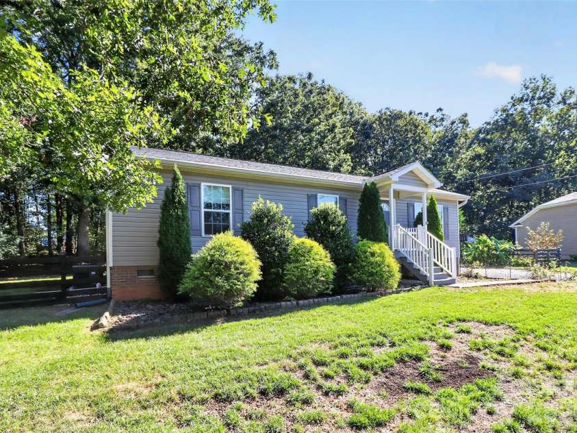 2454 Oak Valley Lane, Maiden, NC 28650.  MLS# CAR4428248, YatesRealty ID 53475. 