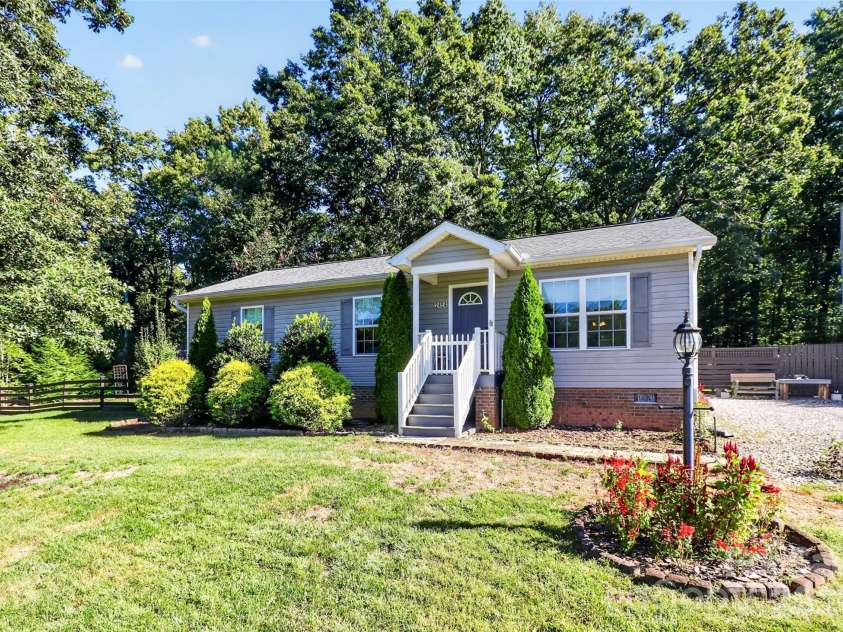 2454 Oak Valley Lane, Maiden, NC 28650.  MLS# CAR4428248, YatesRealty ID 53475. 