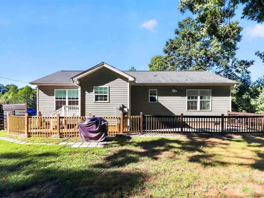 2454 Oak Valley Lane, Maiden, NC 28650.  MLS# CAR4428248, YatesRealty ID 53475. 