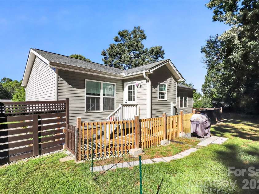 2454 Oak Valley Lane, Maiden, NC 28650.  MLS# CAR4428248, YatesRealty ID 53475. 