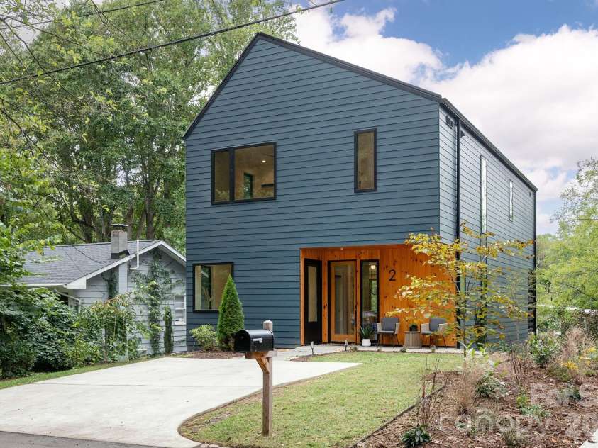 2 Davenport Place, Asheville, NC 28806.  MLS# CAR4427728, YatesRealty ID 53476. 