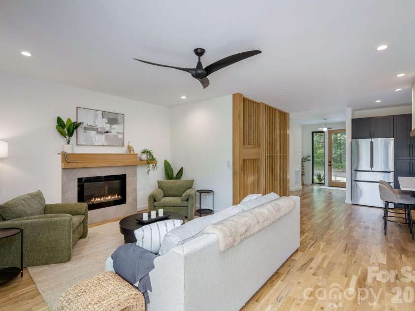 2 Davenport Place, Asheville, NC 28806.  MLS# CAR4427728, YatesRealty ID 53476. 