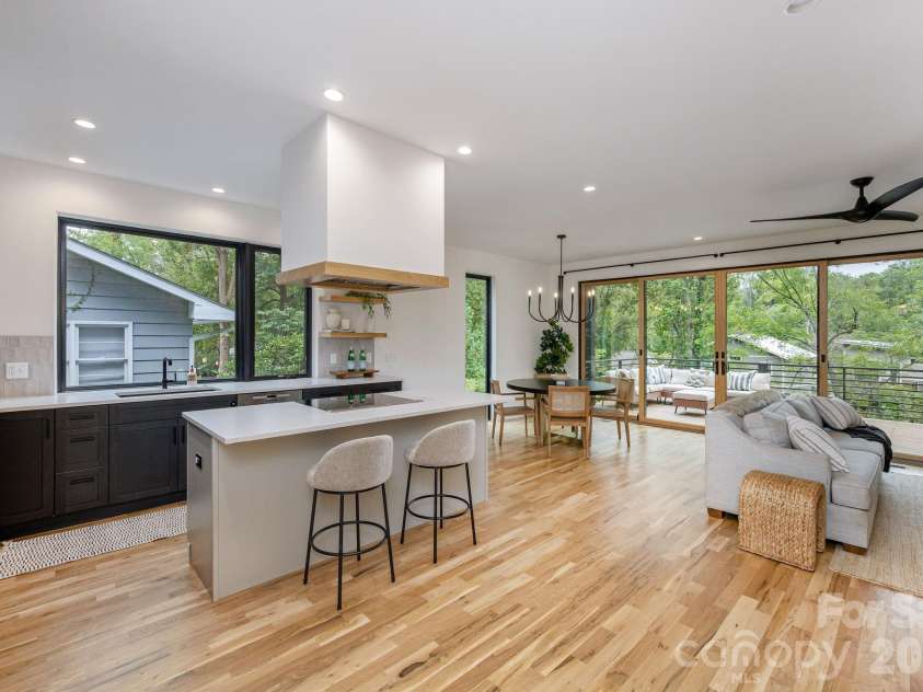 2 Davenport Place, Asheville, NC 28806.  MLS# CAR4427728, YatesRealty ID 53476. 