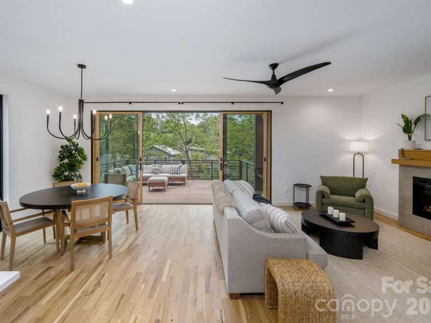 2 Davenport Place, Asheville, NC 28806.  MLS# CAR4427728, YatesRealty ID 53476. 