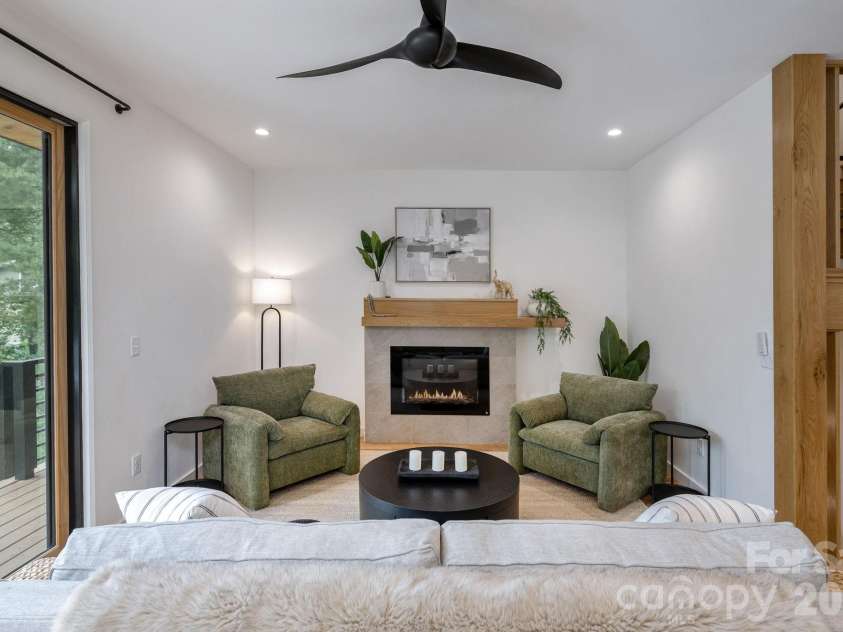 2 Davenport Place, Asheville, NC 28806.  MLS# CAR4427728, YatesRealty ID 53476. 