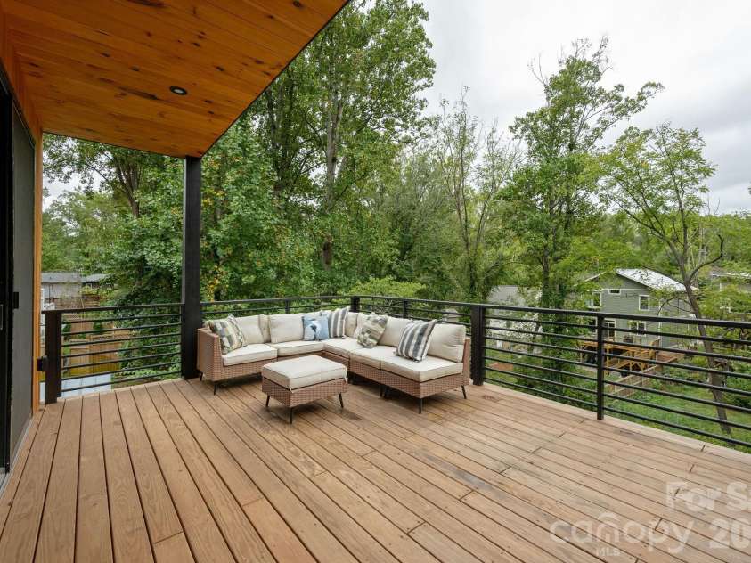 2 Davenport Place, Asheville, NC 28806.  MLS# CAR4427728, YatesRealty ID 53476. 