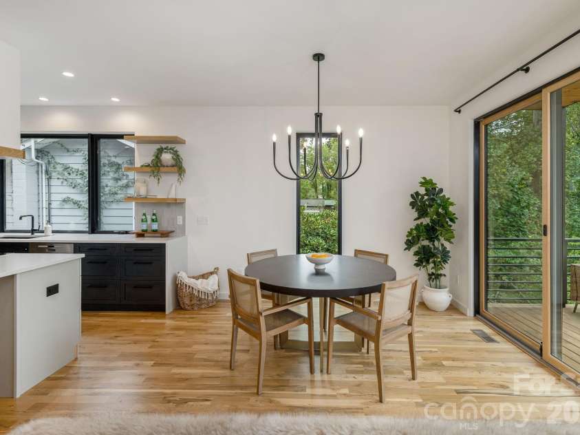 2 Davenport Place, Asheville, NC 28806.  MLS# CAR4427728, YatesRealty ID 53476. 