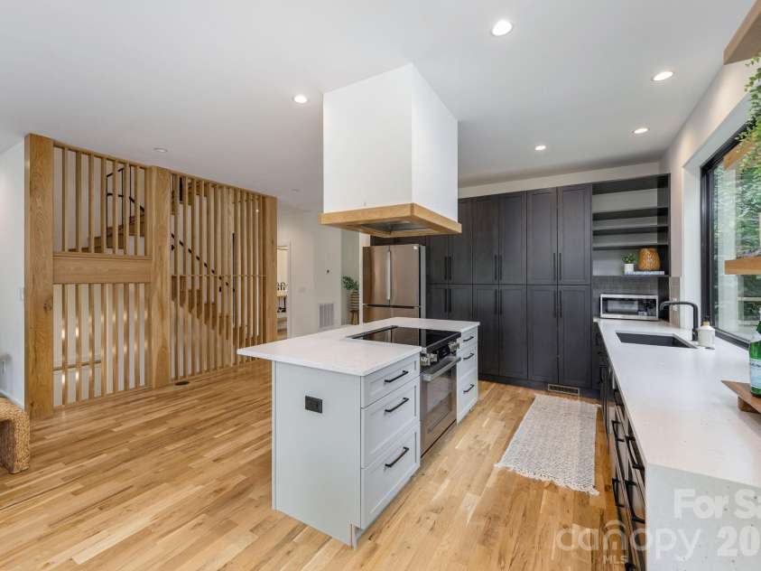 2 Davenport Place, Asheville, NC 28806.  MLS# CAR4427728, YatesRealty ID 53476. 