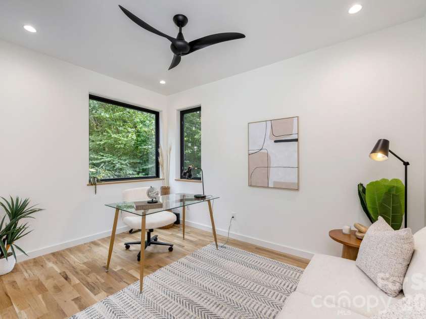 2 Davenport Place, Asheville, NC 28806.  MLS# CAR4427728, YatesRealty ID 53476. 