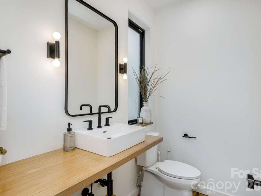 2 Davenport Place, Asheville, NC 28806.  MLS# CAR4427728, YatesRealty ID 53476. 