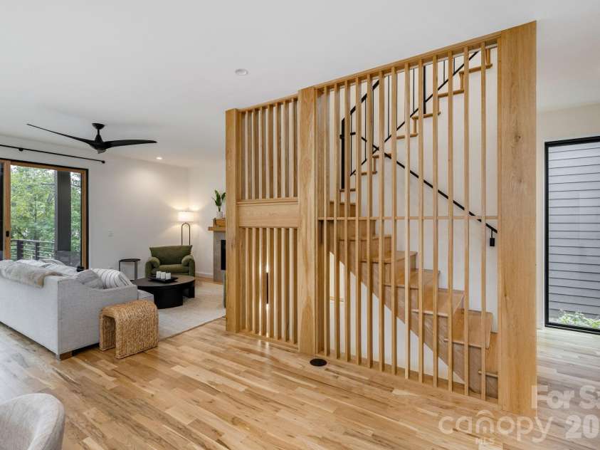 2 Davenport Place, Asheville, NC 28806.  MLS# CAR4427728, YatesRealty ID 53476. 