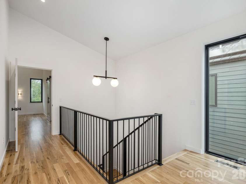 2 Davenport Place, Asheville, NC 28806.  MLS# CAR4427728, YatesRealty ID 53476. 