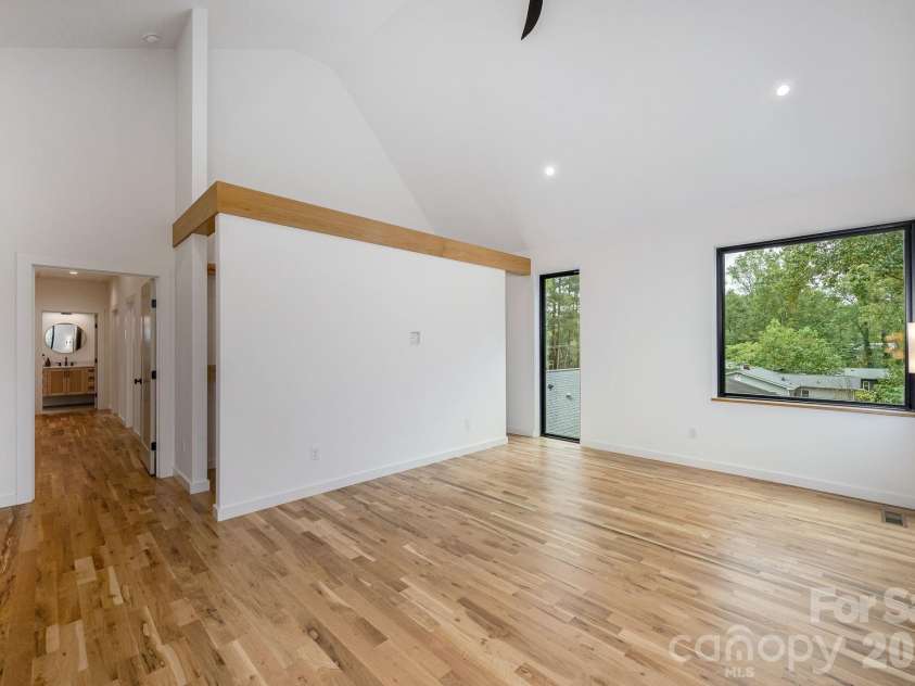 2 Davenport Place, Asheville, NC 28806.  MLS# CAR4427728, YatesRealty ID 53476. 