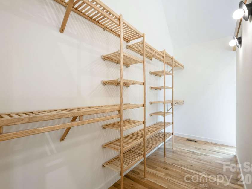 2 Davenport Place, Asheville, NC 28806.  MLS# CAR4427728, YatesRealty ID 53476. 