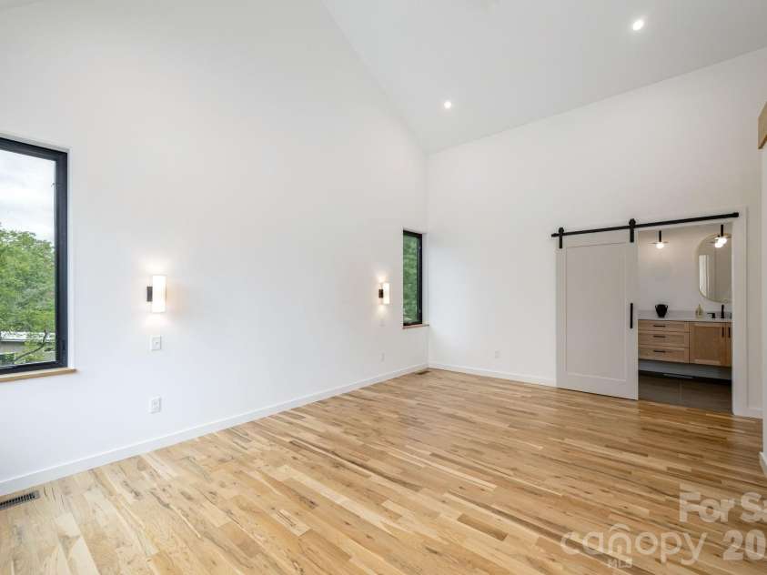 2 Davenport Place, Asheville, NC 28806.  MLS# CAR4427728, YatesRealty ID 53476. 