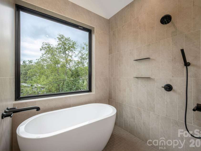 2 Davenport Place, Asheville, NC 28806.  MLS# CAR4427728, YatesRealty ID 53476. 