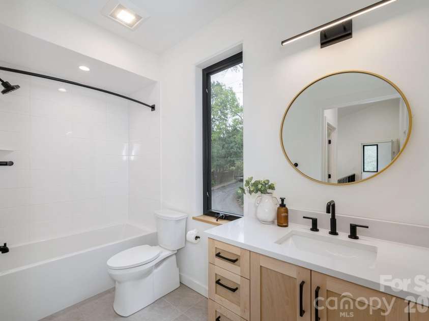 2 Davenport Place, Asheville, NC 28806.  MLS# CAR4427728, YatesRealty ID 53476. 