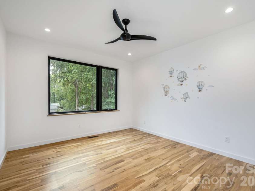 2 Davenport Place, Asheville, NC 28806.  MLS# CAR4427728, YatesRealty ID 53476. 