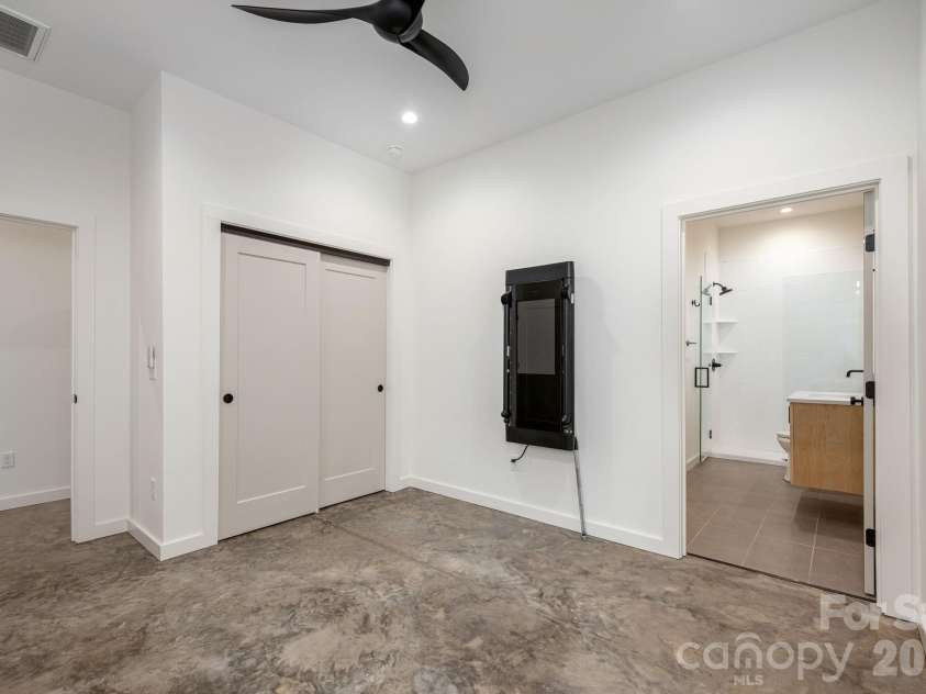 2 Davenport Place, Asheville, NC 28806.  MLS# CAR4427728, YatesRealty ID 53476. 