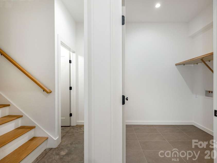 2 Davenport Place, Asheville, NC 28806.  MLS# CAR4427728, YatesRealty ID 53476. 