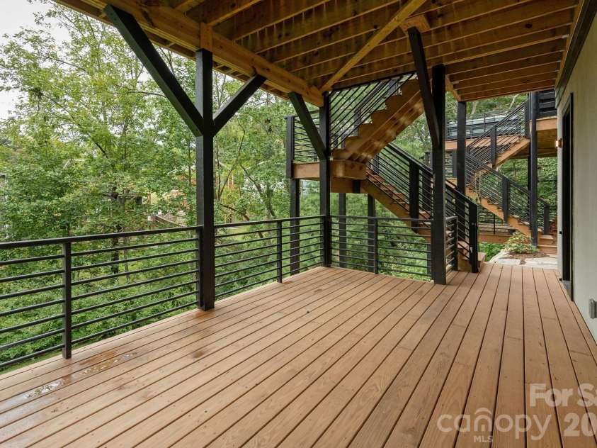 2 Davenport Place, Asheville, NC 28806.  MLS# CAR4427728, YatesRealty ID 53476. 