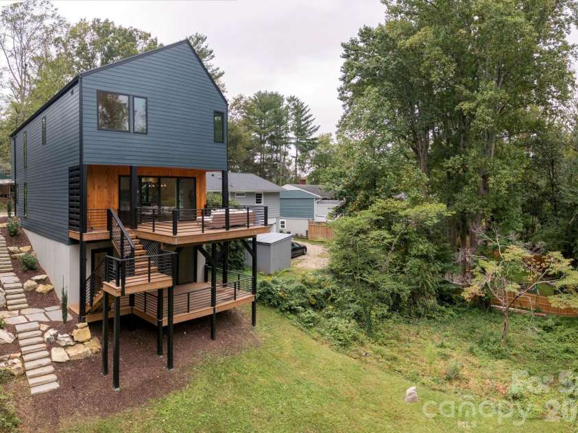 2 Davenport Place, Asheville, NC 28806.  MLS# CAR4427728, YatesRealty ID 53476. 