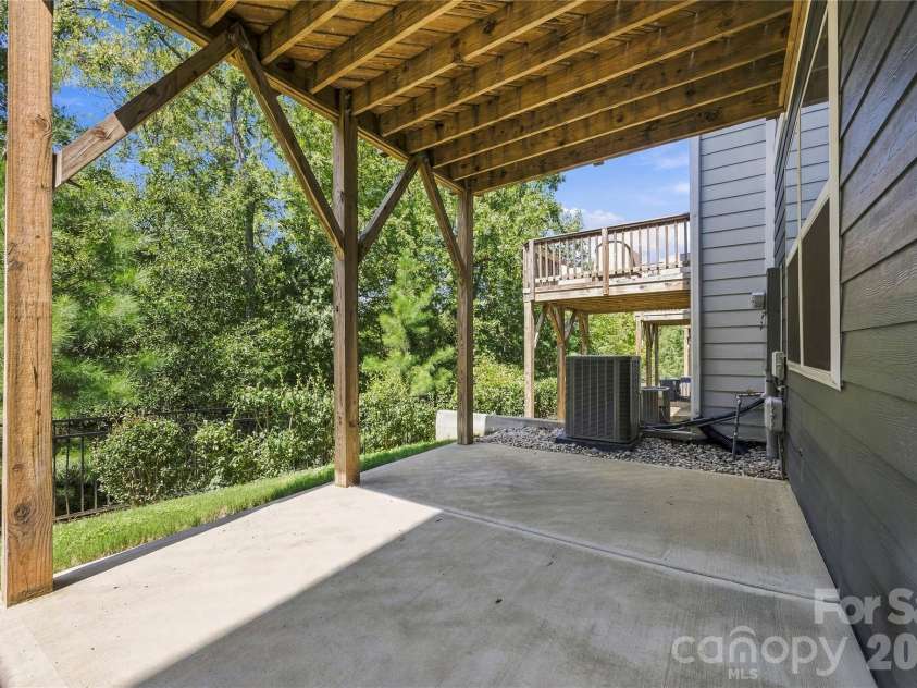 10447 Glenmere Creek Circle, Charlotte, NC 28262.  MLS# CAR4424069, YatesRealty ID 53478. 