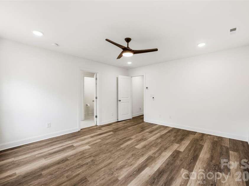 10447 Glenmere Creek Circle, Charlotte, NC 28262.  MLS# CAR4424069, YatesRealty ID 53478. 