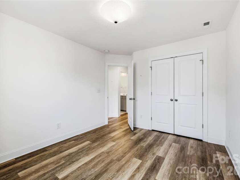 10447 Glenmere Creek Circle, Charlotte, NC 28262.  MLS# CAR4424069, YatesRealty ID 53478. 