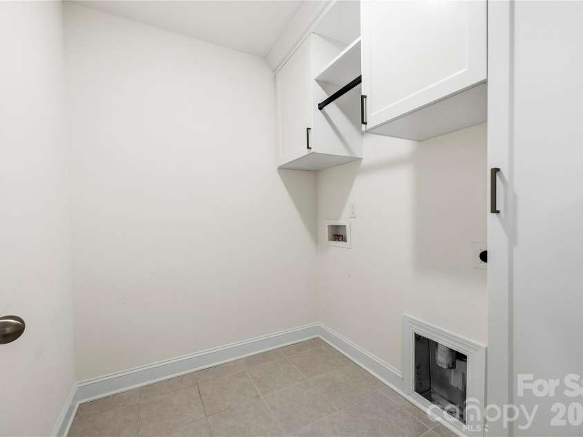 10447 Glenmere Creek Circle, Charlotte, NC 28262.  MLS# CAR4424069, YatesRealty ID 53478. 
