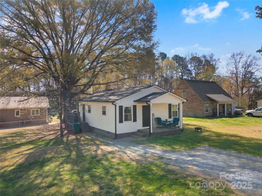 501 Inman Avenue, Bessemer City, NC 28016.  MLS# CAR4240560, YatesRealty ID 5348. 