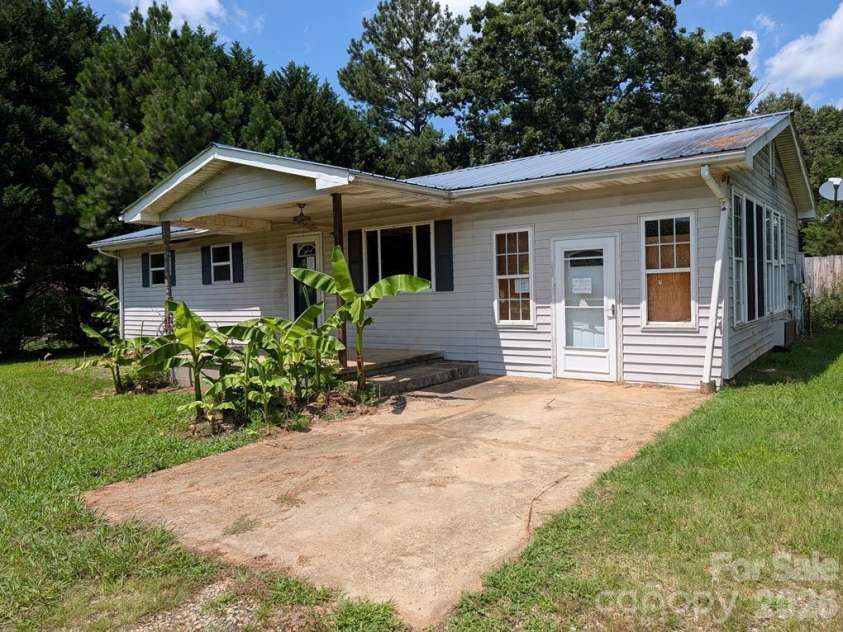 1859 Rollins Drive, Catawba, NC 28609.  MLS# CAR4429198, YatesRealty ID 53489. 