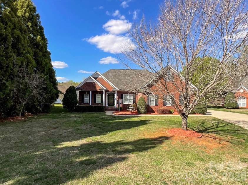 1406 Kent Court, Monroe, NC 28110.  MLS# CAR4357976, YatesRealty ID 5349. 