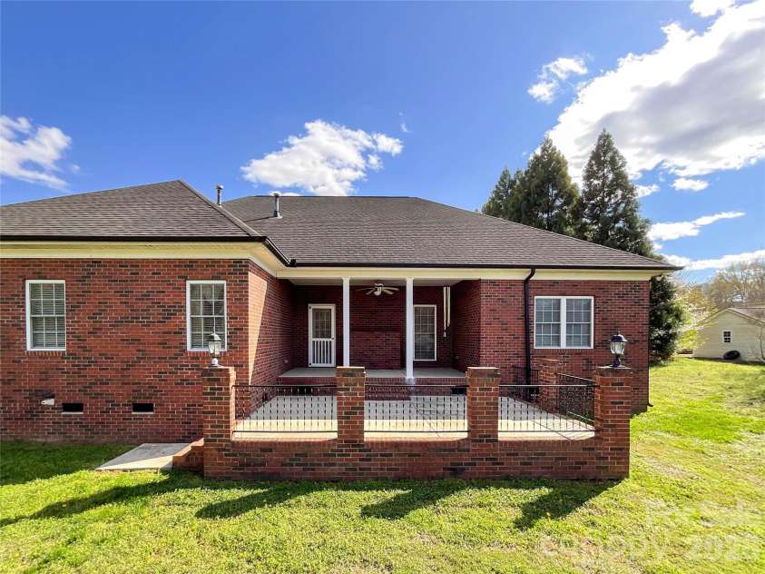 1406 Kent Court, Monroe, NC 28110.  MLS# CAR4357976, YatesRealty ID 5349. 