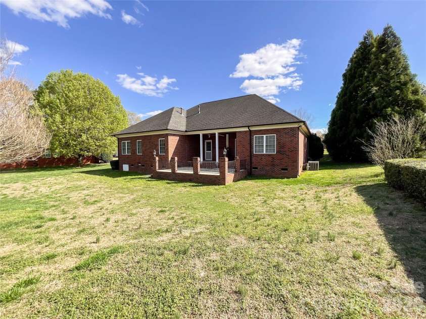 1406 Kent Court, Monroe, NC 28110.  MLS# CAR4357976, YatesRealty ID 5349. 