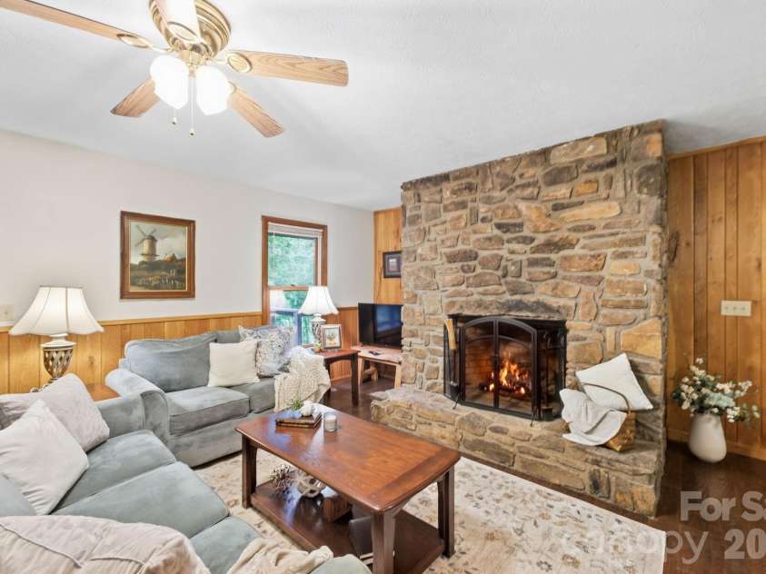 1424 Big Cove Road, Waynesville, NC 28786.  MLS# CAR4418496, YatesRealty ID 53492. 