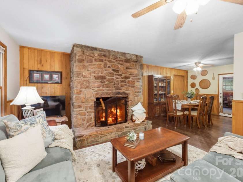 1424 Big Cove Road, Waynesville, NC 28786.  MLS# CAR4418496, YatesRealty ID 53492. 