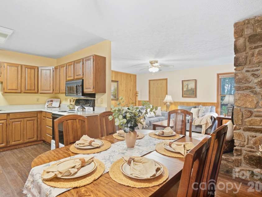 1424 Big Cove Road, Waynesville, NC 28786.  MLS# CAR4418496, YatesRealty ID 53492. 