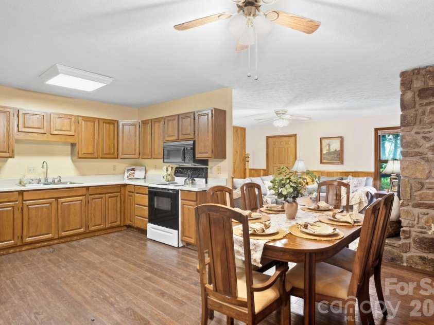1424 Big Cove Road, Waynesville, NC 28786.  MLS# CAR4418496, YatesRealty ID 53492. 