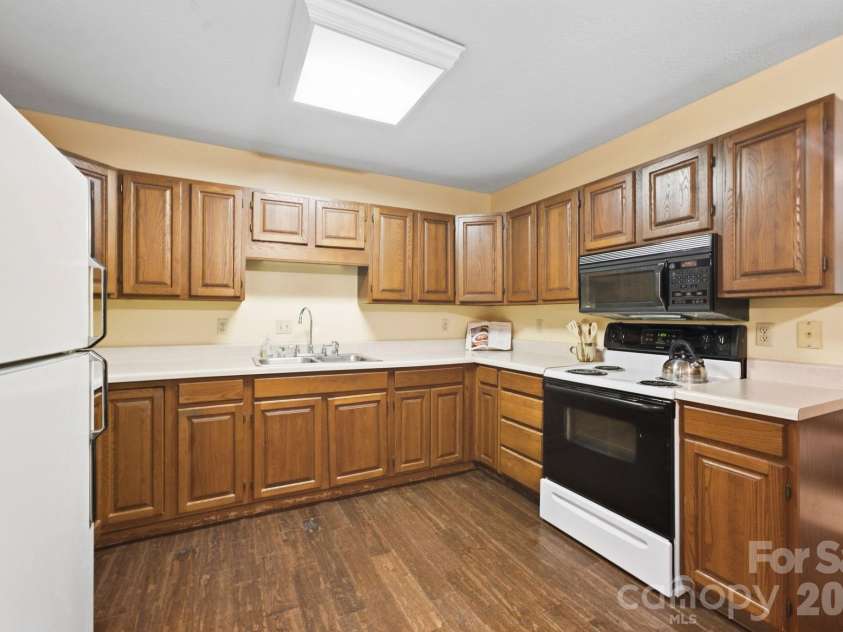 1424 Big Cove Road, Waynesville, NC 28786.  MLS# CAR4418496, YatesRealty ID 53492. 