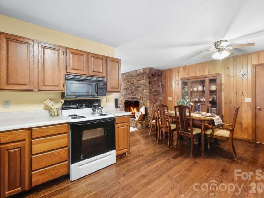 1424 Big Cove Road, Waynesville, NC 28786.  MLS# CAR4418496, YatesRealty ID 53492. 