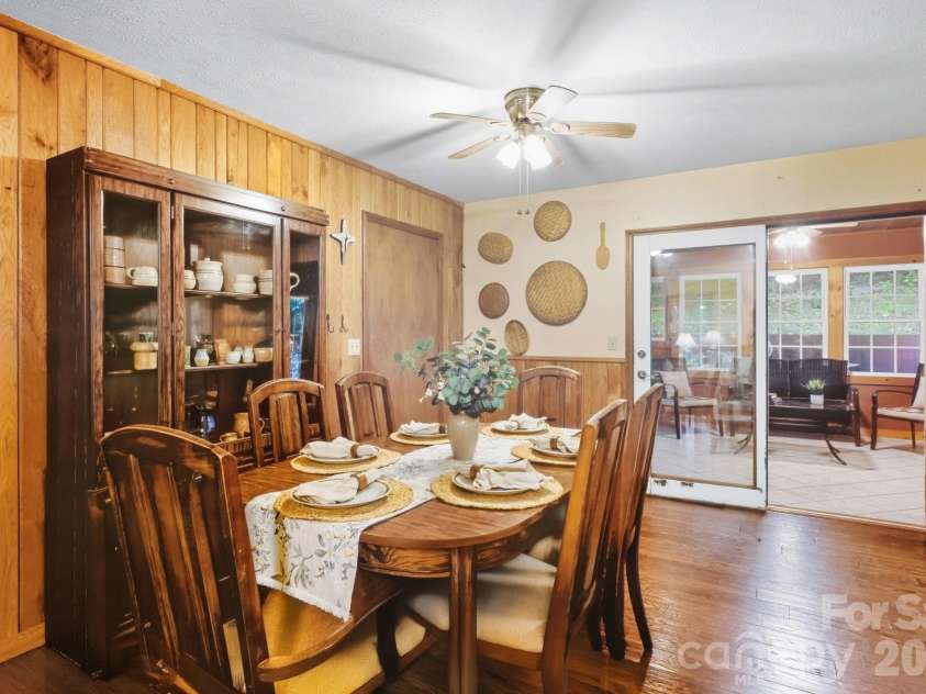 1424 Big Cove Road, Waynesville, NC 28786.  MLS# CAR4418496, YatesRealty ID 53492. 