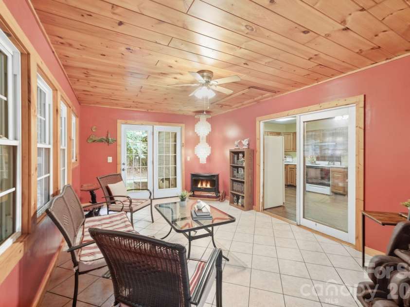 1424 Big Cove Road, Waynesville, NC 28786.  MLS# CAR4418496, YatesRealty ID 53492. 