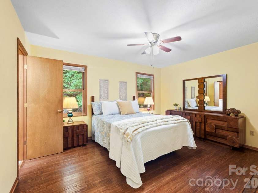 1424 Big Cove Road, Waynesville, NC 28786.  MLS# CAR4418496, YatesRealty ID 53492. 