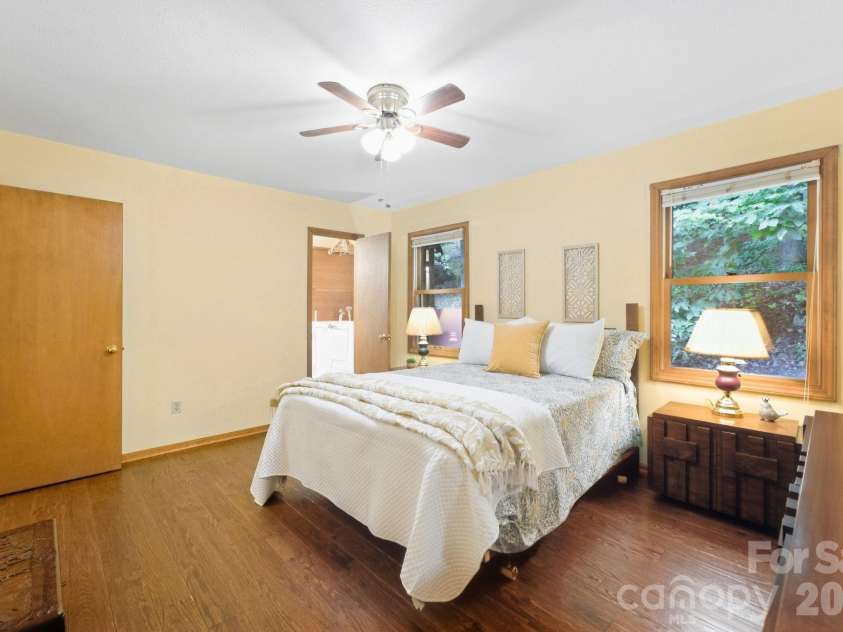 1424 Big Cove Road, Waynesville, NC 28786.  MLS# CAR4418496, YatesRealty ID 53492. 